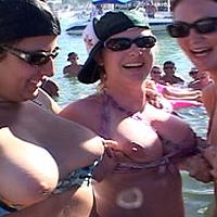 These young and horny chicks flashes their boobies!