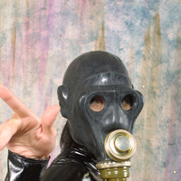 Babe in rubber mask needs obedience