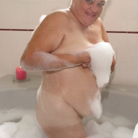 Heavyweight grandma showing off in the bath