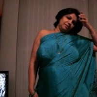 Indian bhabhi showing her big boobs