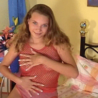 A stunning teenage chick masturbates in her bed