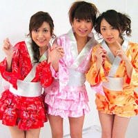 Three sexy kimono bitches masturbating their pussy!