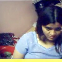 Indian webcam girl with big juicy boobies pressed and squeezed her assets as she flwomans them while chatting. She even spread her legs wide to show her wet cunt.
