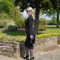 Sexy secretary Milf Jenny takes her lunch break outdoors wearing her nice suit, sunglasses, sexy nylons and tall shiny black stilettos