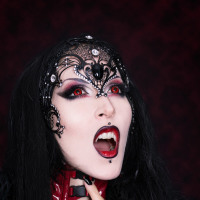 Elegantly Tempting Gothic Vampire Beauty RazorCandi