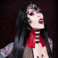 Elegantly Tempting Gothic Vampire Beauty RazorCandi